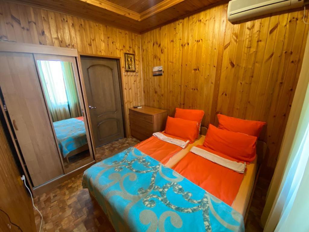 At the seaside Hotel Пицунда Екстериор снимка