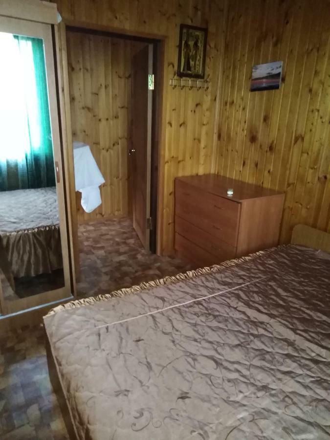 At the seaside Hotel Пицунда Екстериор снимка